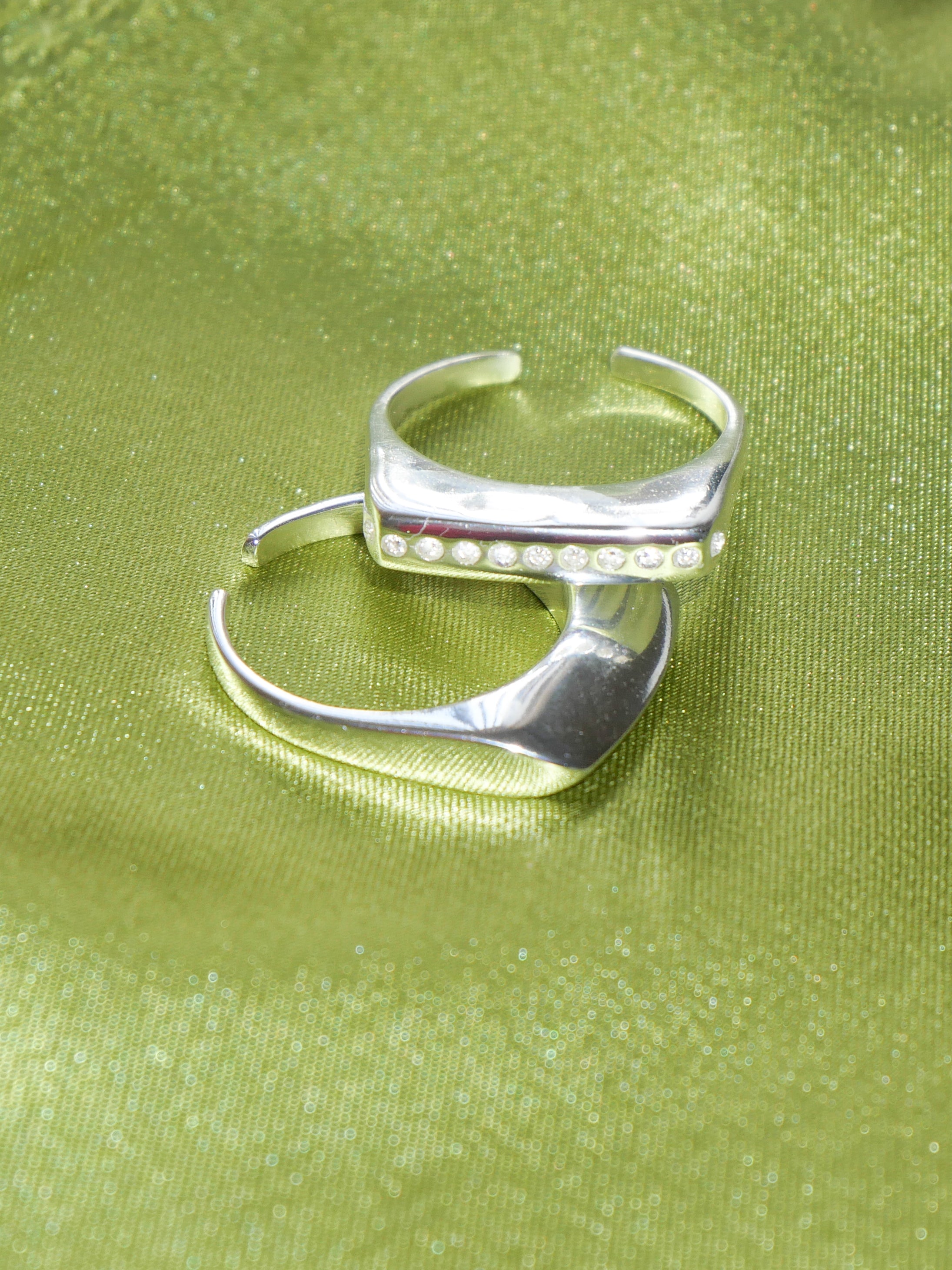 The Trace ring set